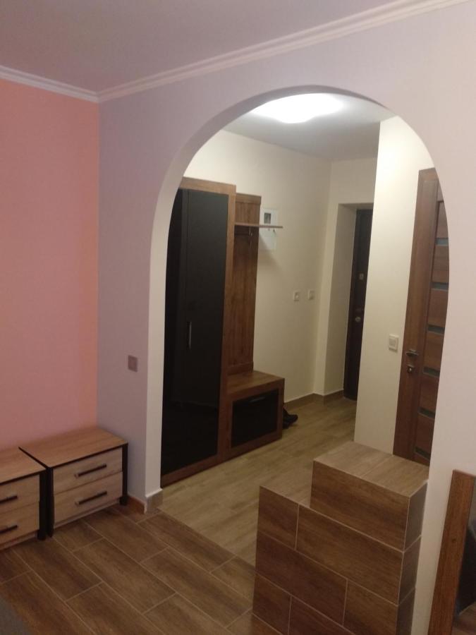 Apartment In The Center Ivano Frankivsk Bagian luar foto